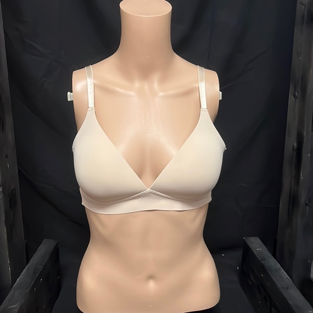 Isaac Mizrahi- beige lightly padded